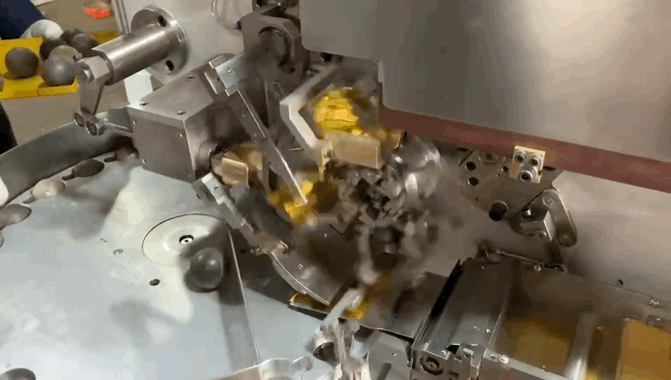 The hollow ball with marshmallow inside realize mass production.