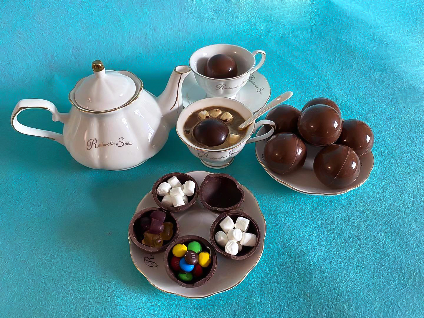 The hollow ball with marshmallow realize mass production.