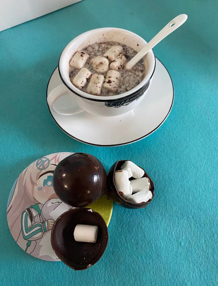 The famous hollow ball with marshmallow inside realize mass production.