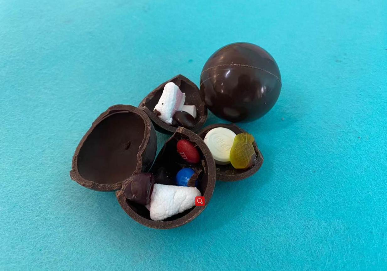 The famous hollow ball with marshmallow inside realize mass production.