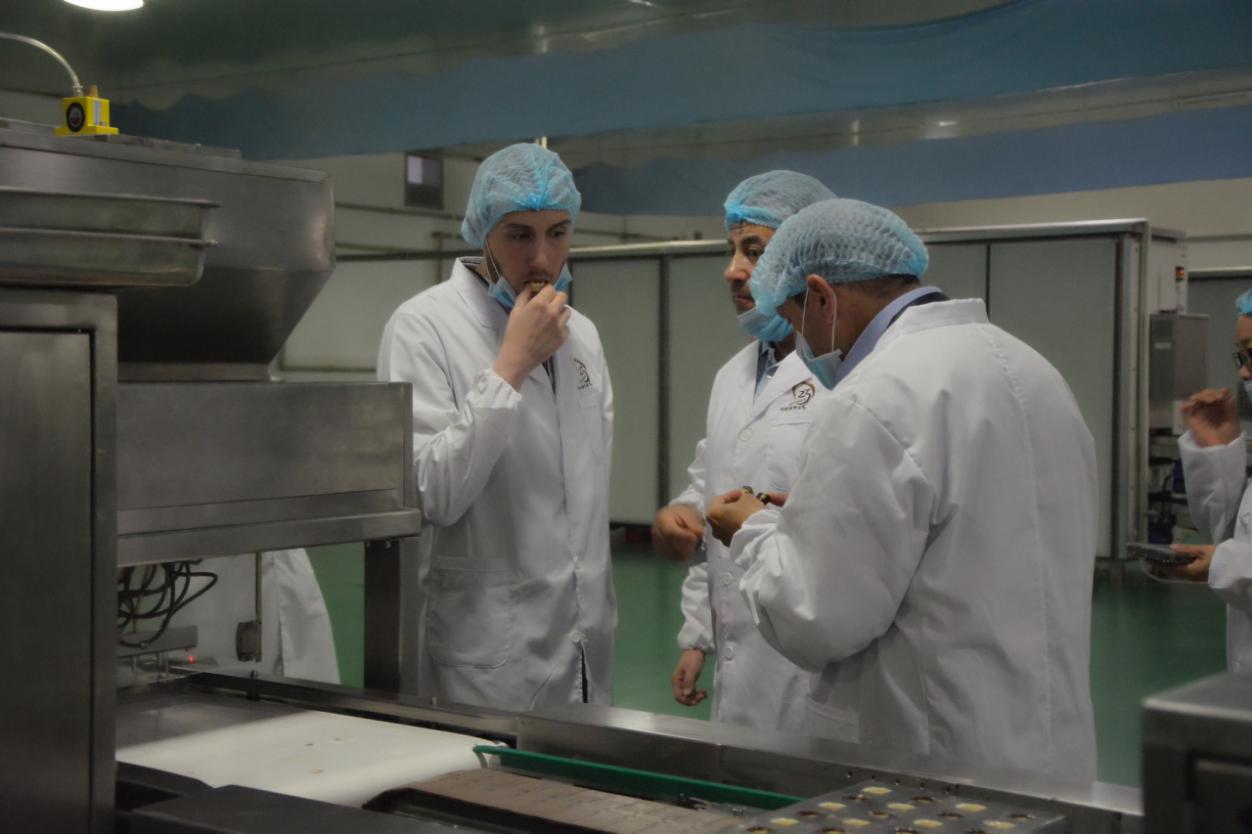 一勺更多的馅料巧克力线 & 加工