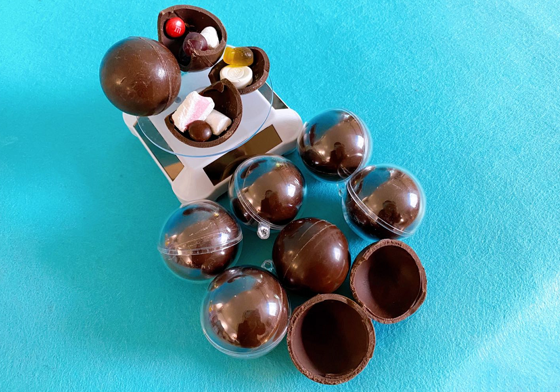 The famous hollow ball with marshmallow inside realize mass production.