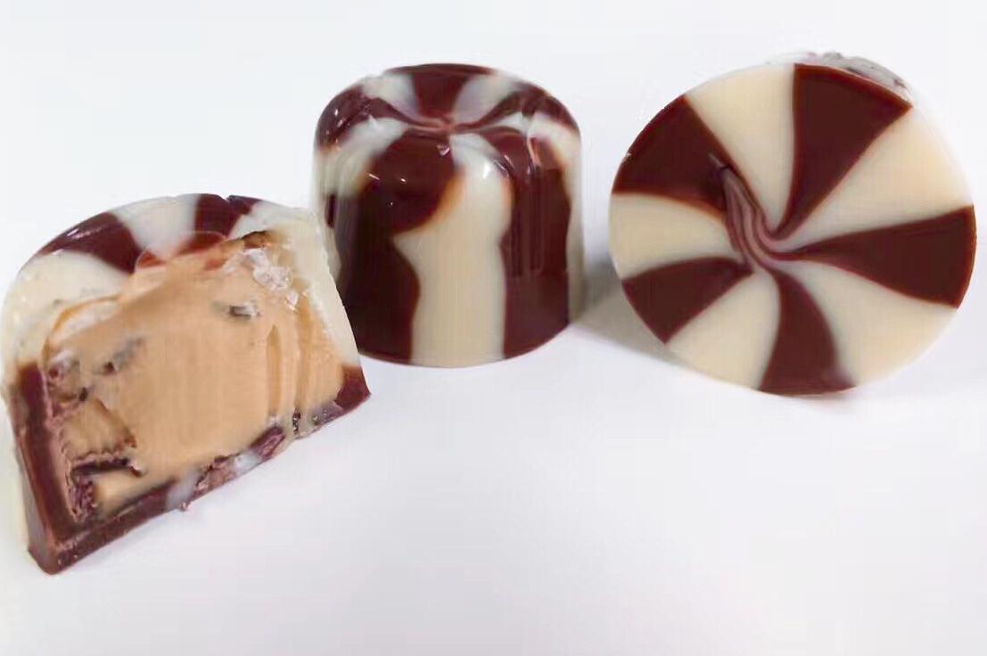 4.Decoration hollow chocolate line (Toy Inside)